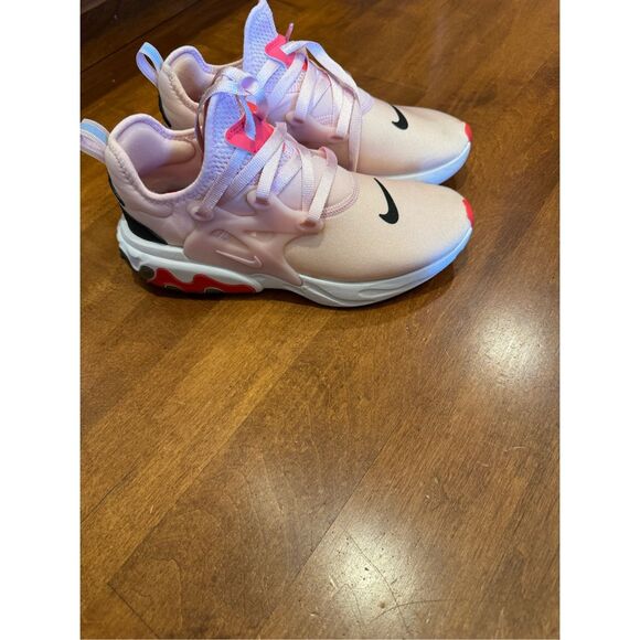 Woman’s Nike React presto pink sneakers size 7.5 - Picture 1 of 6